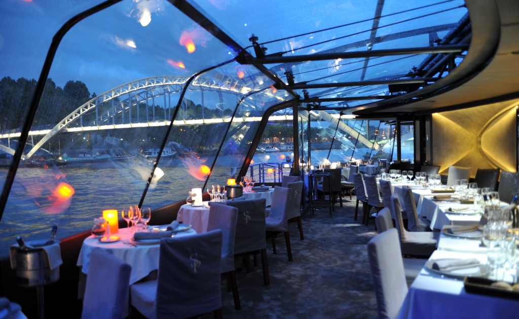 New year&#039;s eve : Dinner cruise &quot;Bâteaux Parisiens&quot; | Euroscope