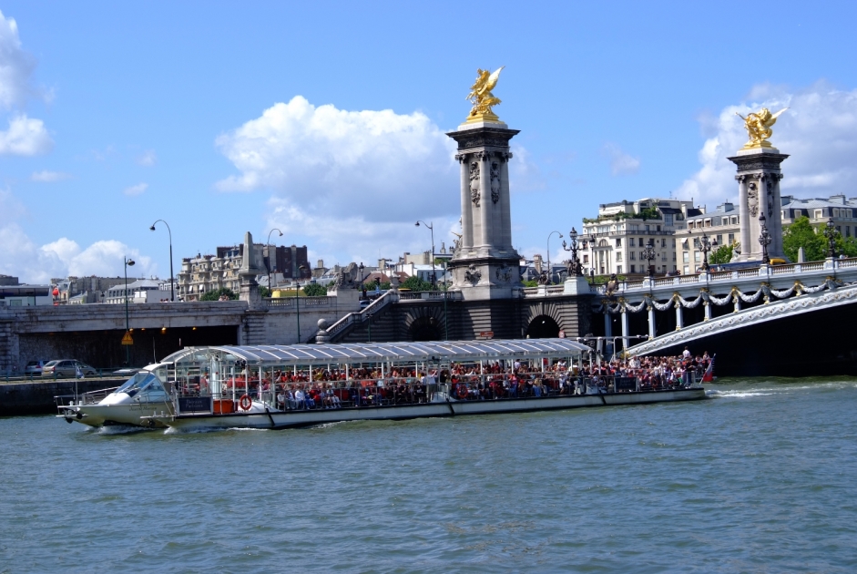 city sightseeing cruise paris